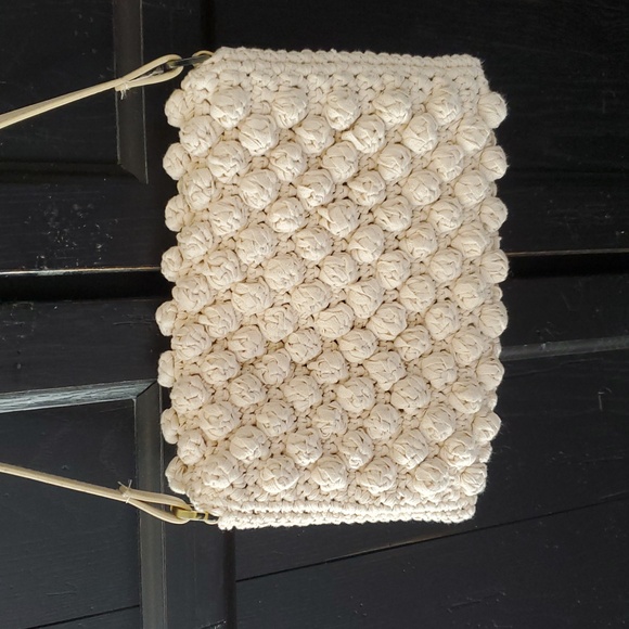 Textured Handbag - Picture 5 of 8